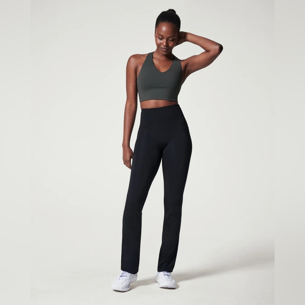❄️ Spanx 50243 Booty Boost® Flare Yoga Pant